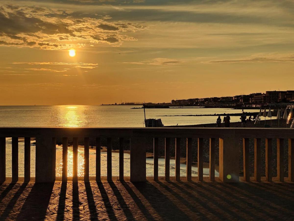 Tra Mare E Arte Lägenhet Lido di Ostia Exteriör bild